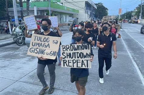 Occidental Mindoro endures power crisis .